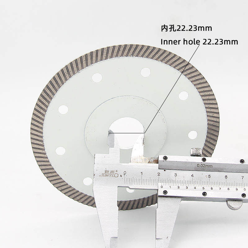 115 Ceramic blade with reinforcing flange and small corrugation